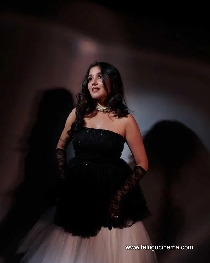 Anikha Stills 281023 001