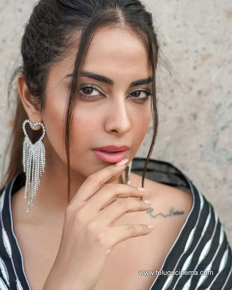 Avikagor Stills201023 001