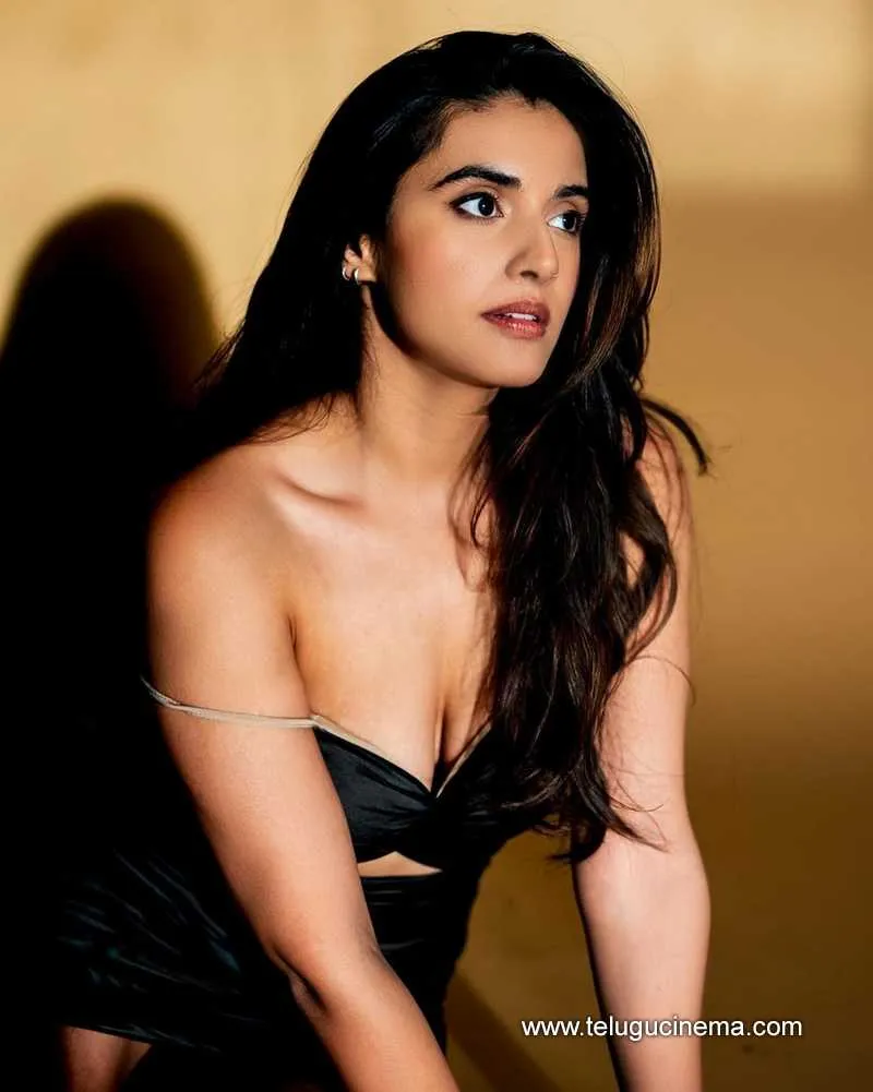 Divyansha Stills 231123 001