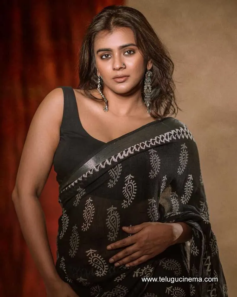 Hebah Stills 181123 001
