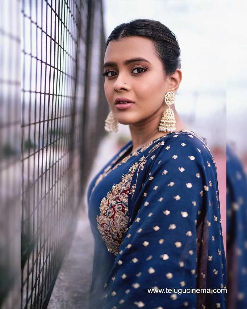 Hebha Stills 21223 001