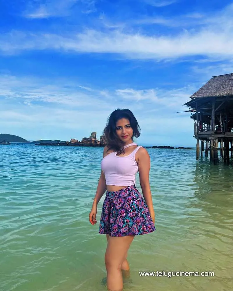 Iswarya Stills 0121223 001