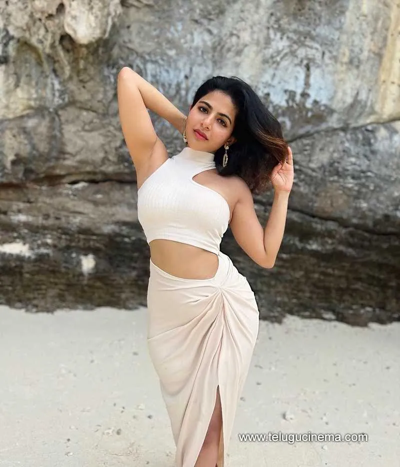 Iswarya Stills 22223 001