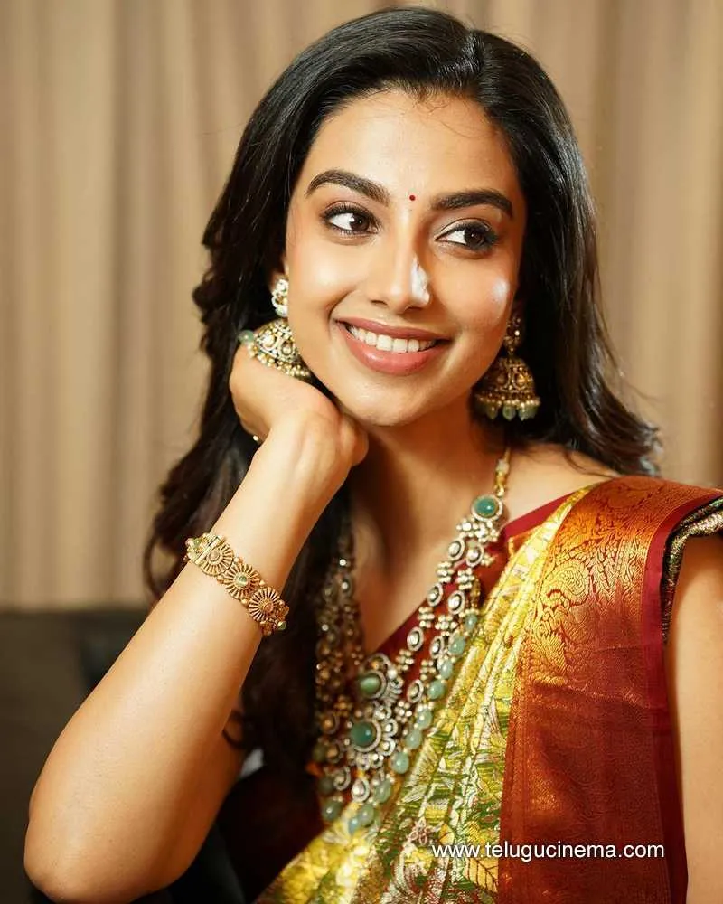 Meenakshii Stills 18223 001
