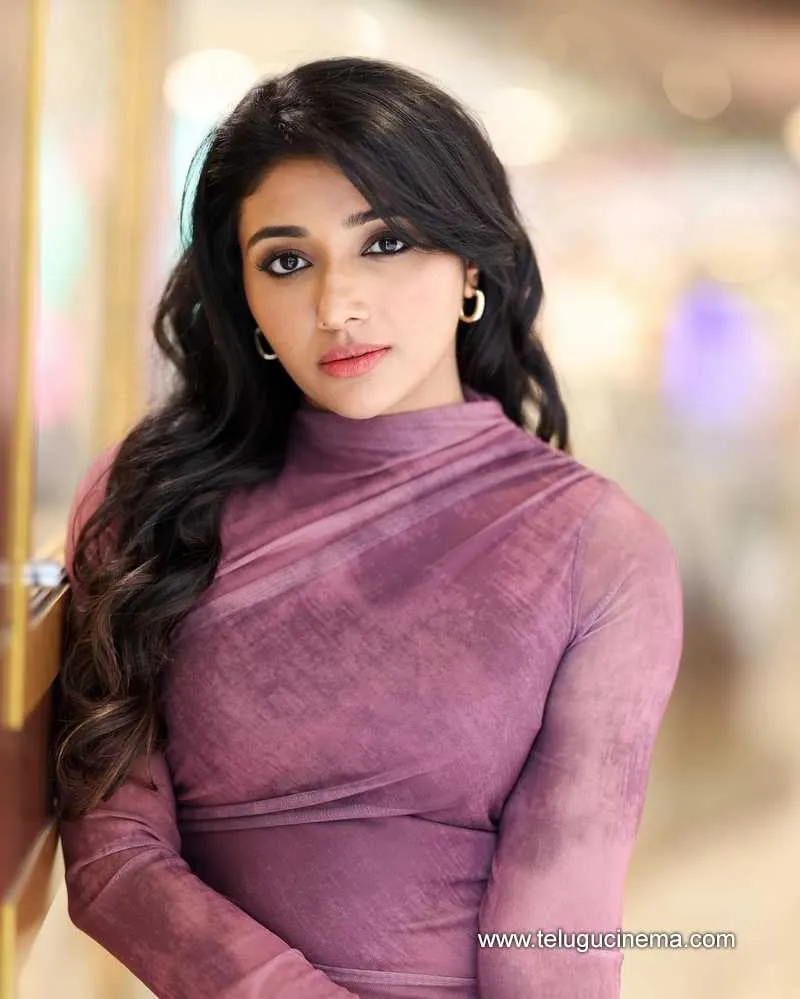 Mirrnaa Stills 26223 001