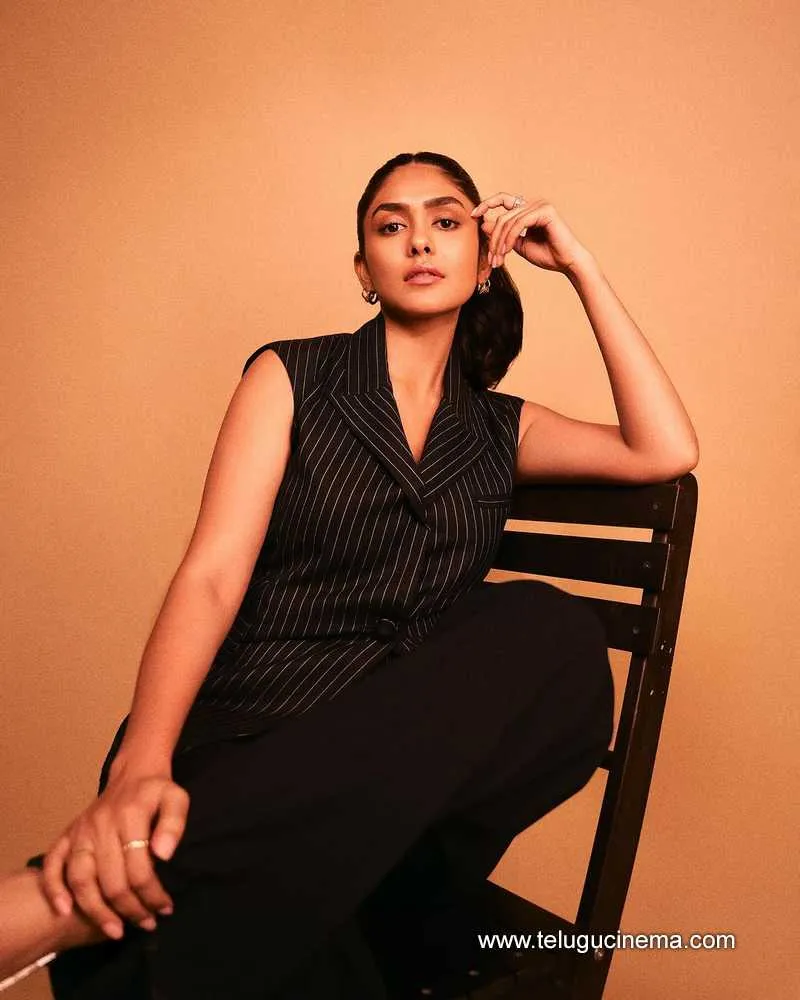 Mrunal Stills 011223 001
