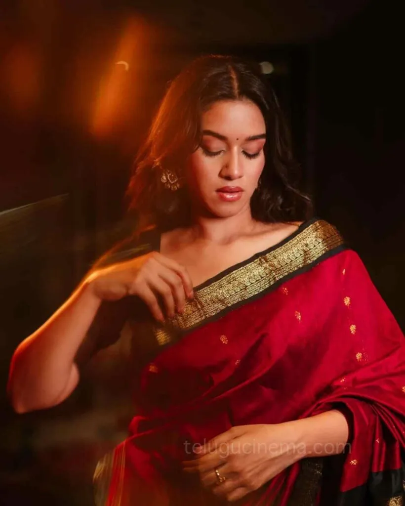 Mrunal Thakur 10deca1