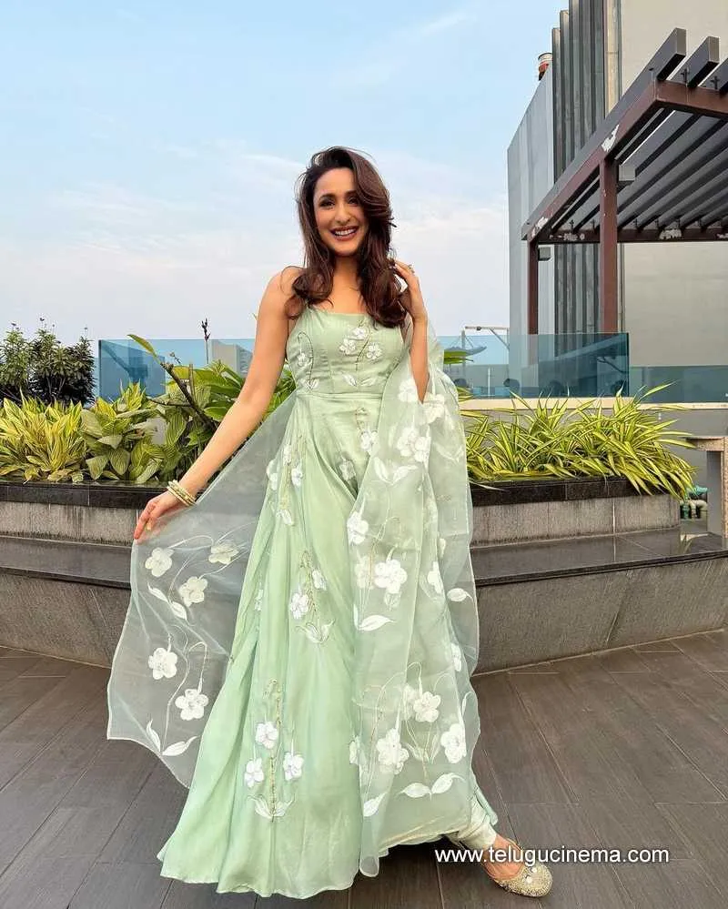 Pragya Stills 23223 001