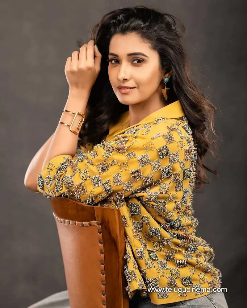 Priyabhavani Stills 18223 001