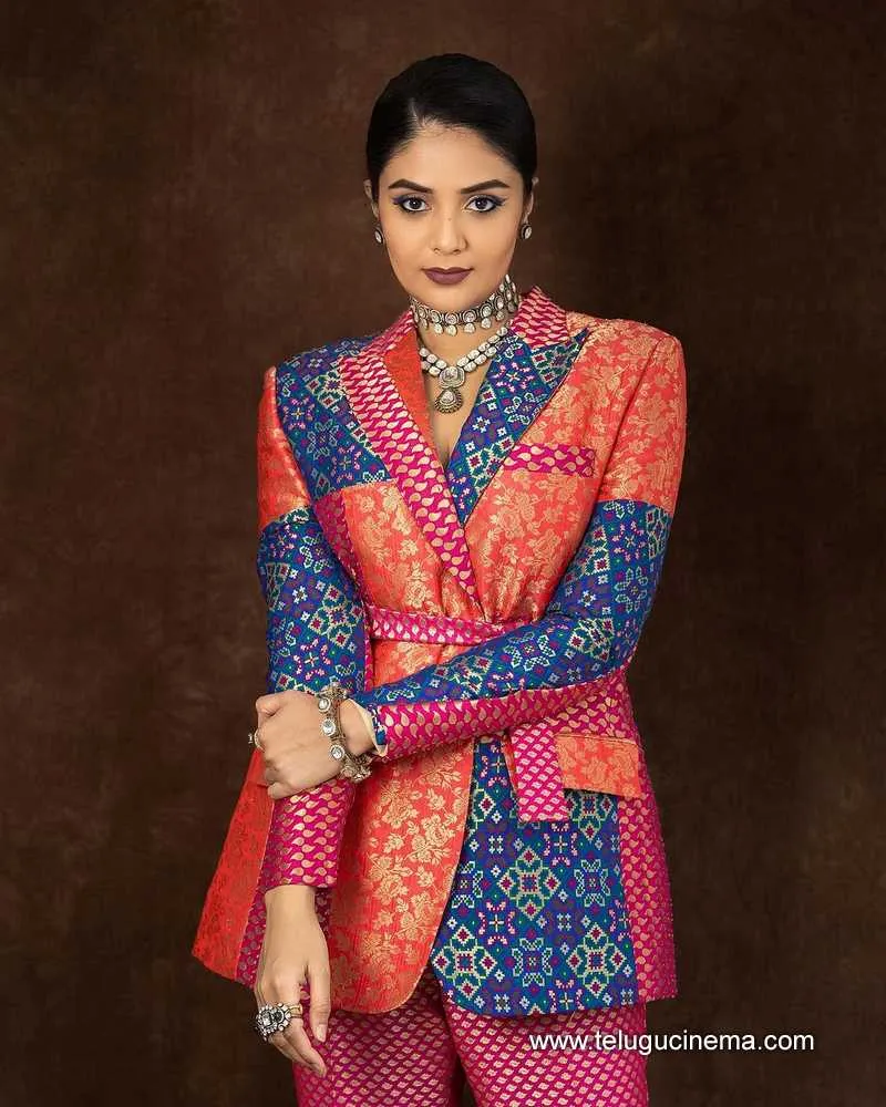 Sreemukhi Stills 051223 001
