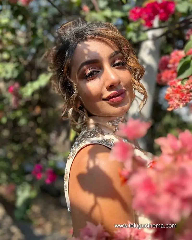 Tejaswi Stills 11223 001