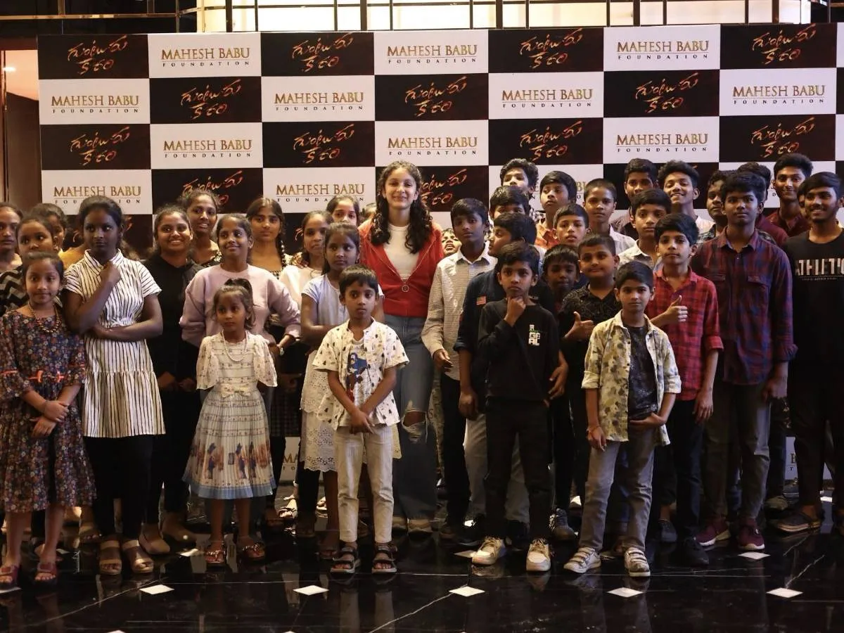 Sitara Ghattamaneni with orphan kids