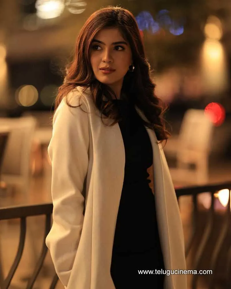 Amrita Stills 09022400000001