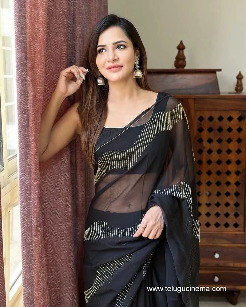 Ashu Stills 01022400000001