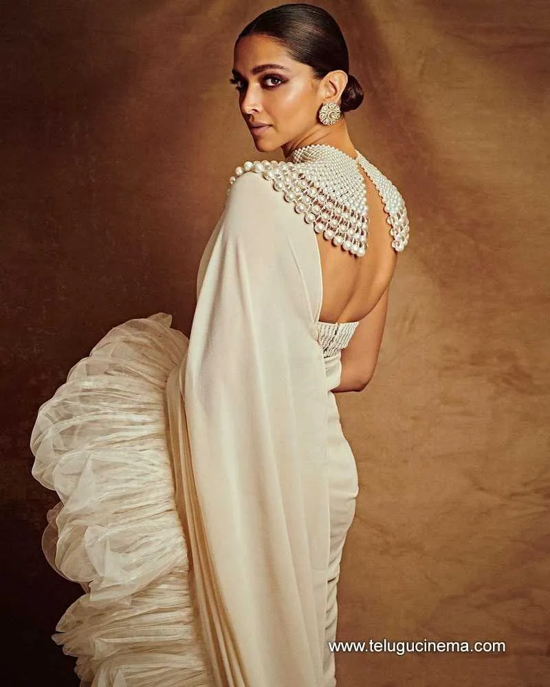 Deepika Stills 20022400000001