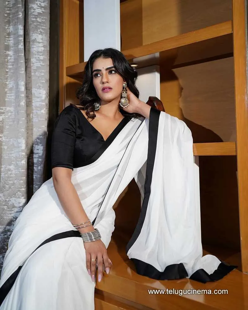 Kavyathaper Stills 15022400000001