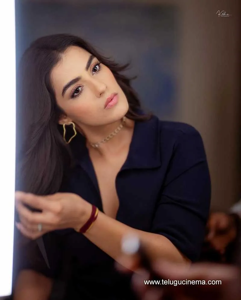 Kavyathaper Stills 17022400000001