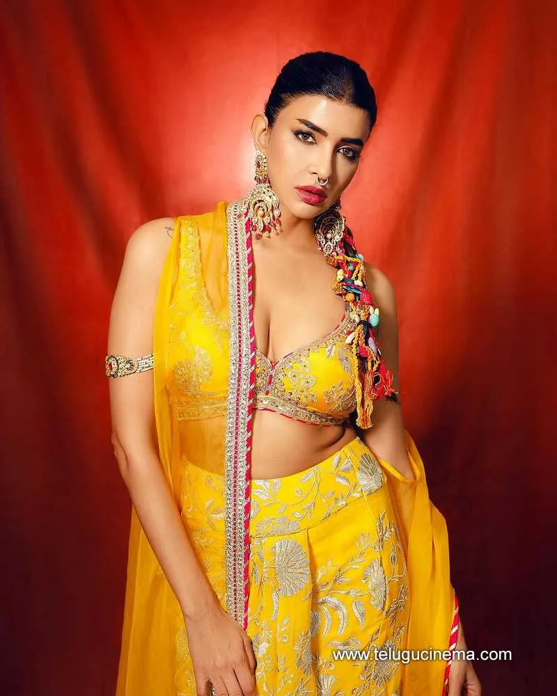 Laxmimanchu Stills 23022400000001