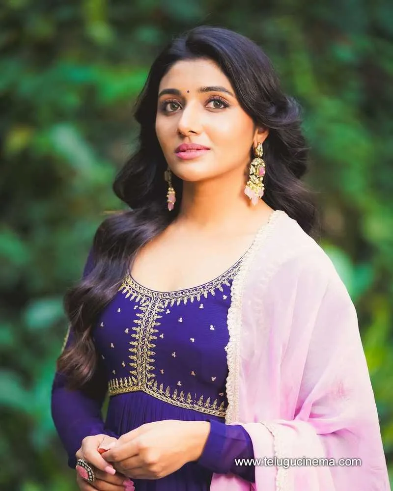 Mirrnaa Stills 12022400000001