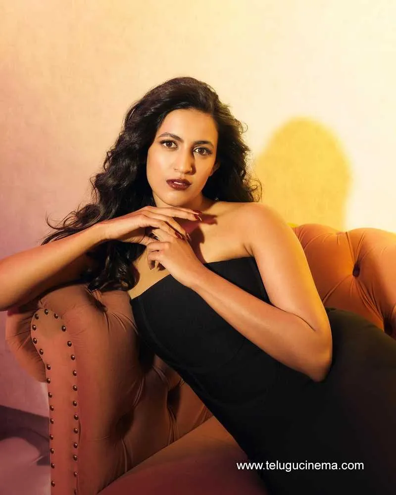 Niharika Stills 15022400000001