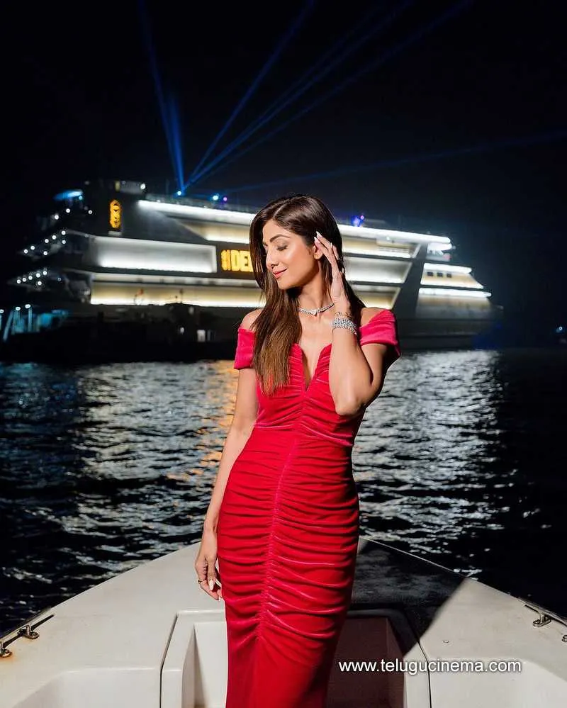 Shilpashetty Stills 13022400000001