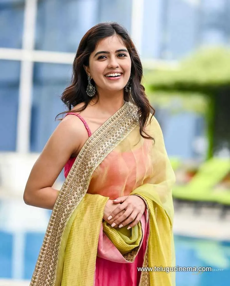 Amrita Stills 13032400000001