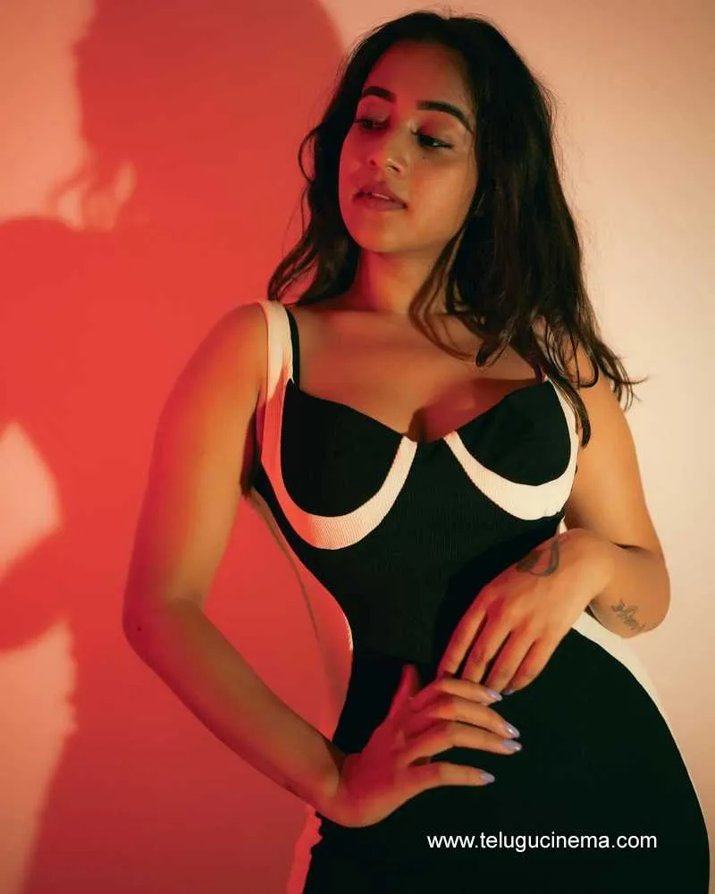 Deepthisunaina Stills 18032400000001
