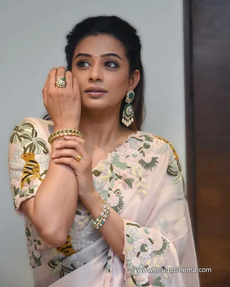 Priyamani Stills 02032400000001
