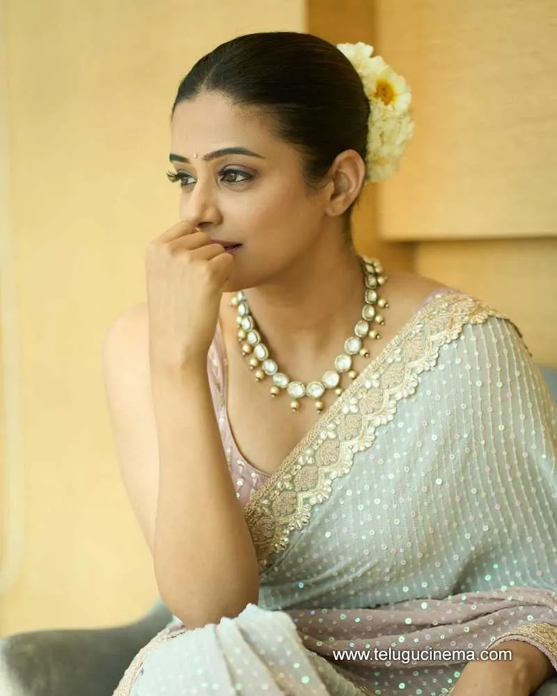 Priyamani Stills 09032400000001