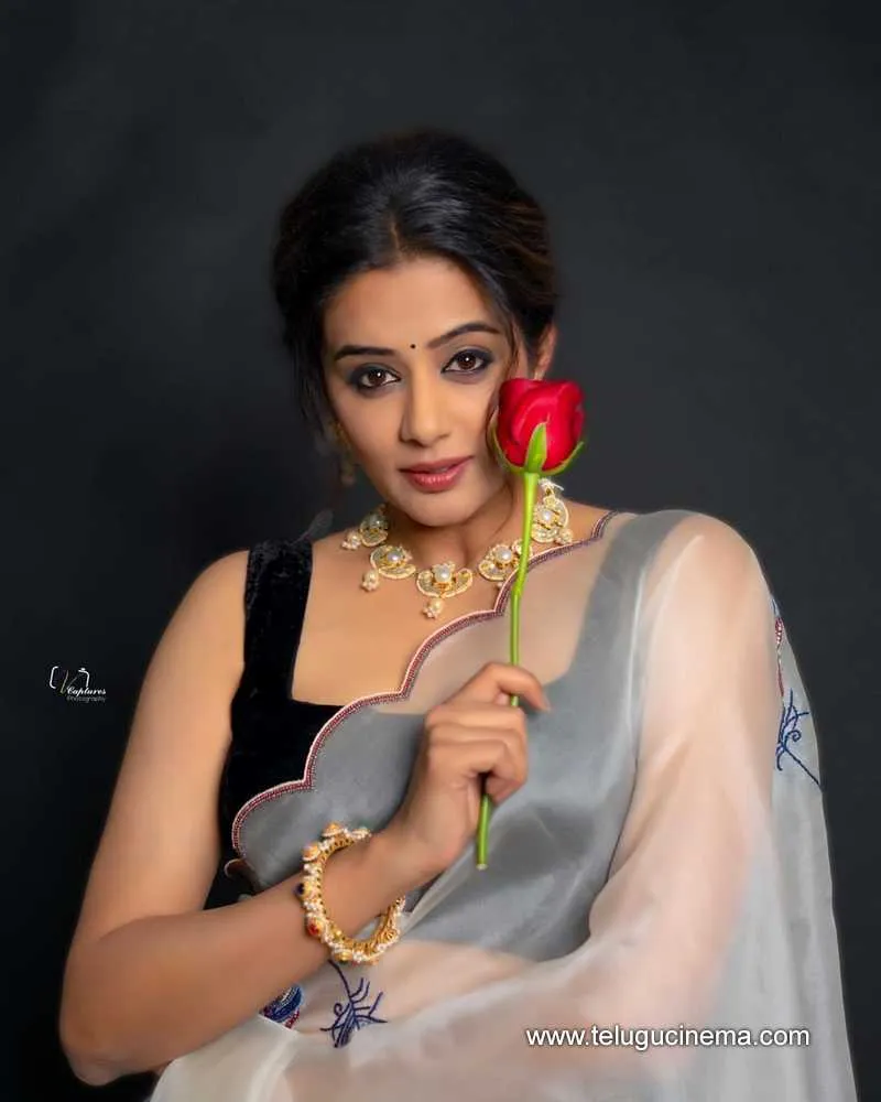 Priyamani Stills 11032400000001