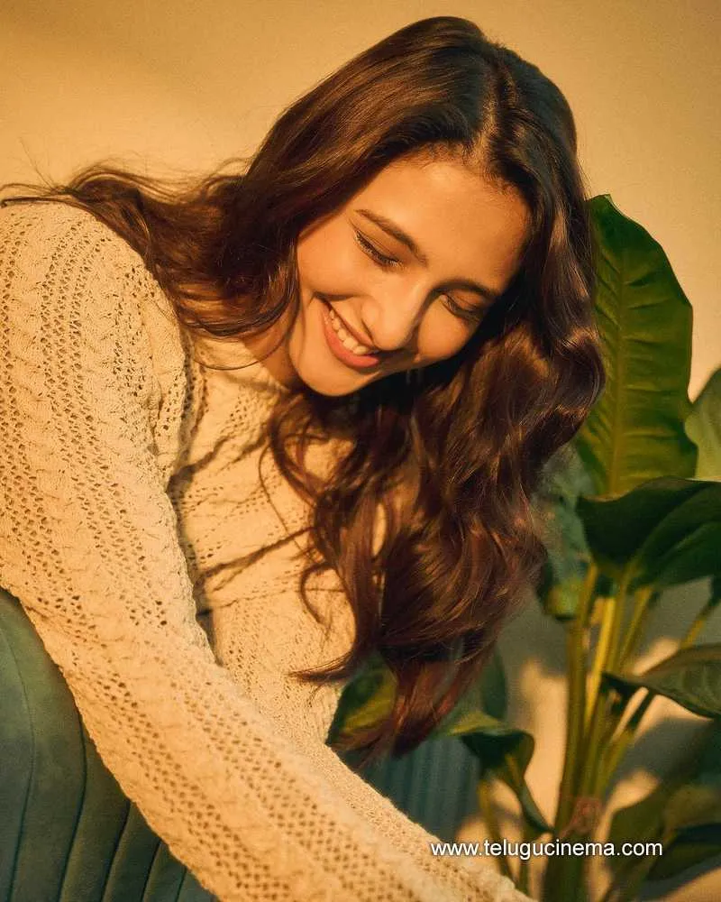 Ritika Stills 18032400000001