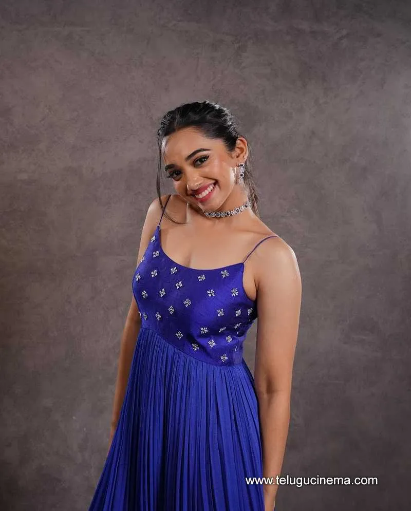 Saanve Stills 12032400000001