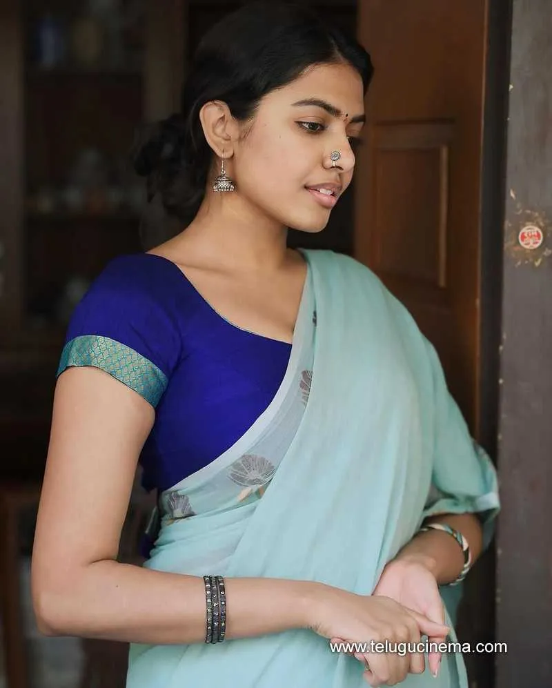 Shivani Stills 18032400000001