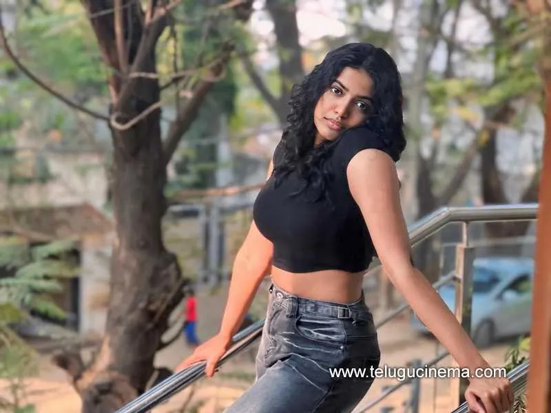 Shivani Stills 21032400000001