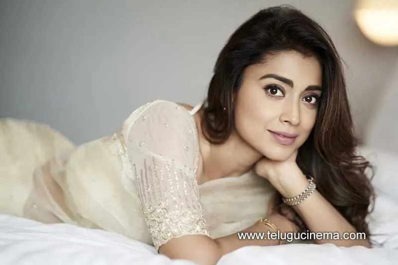 Shriyasaran Stills 11032400000001