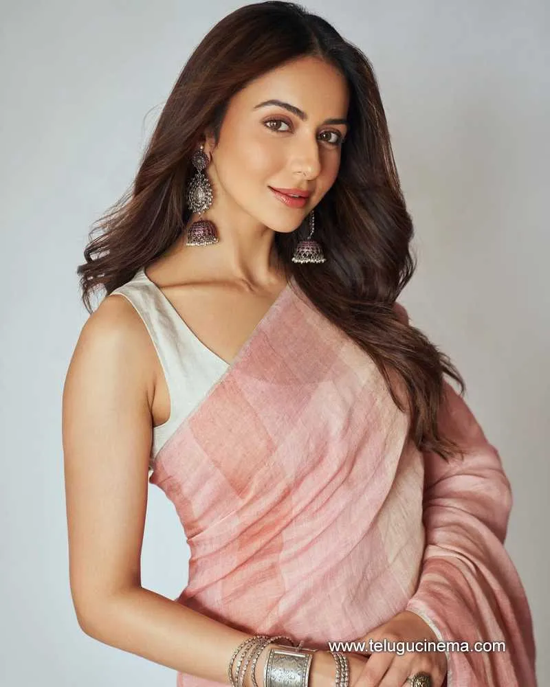 Rakul Stills 200424 01