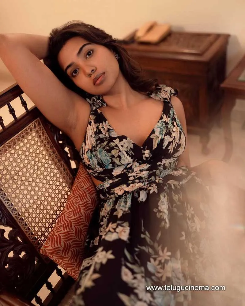 Shivathmika Stills 110424 01
