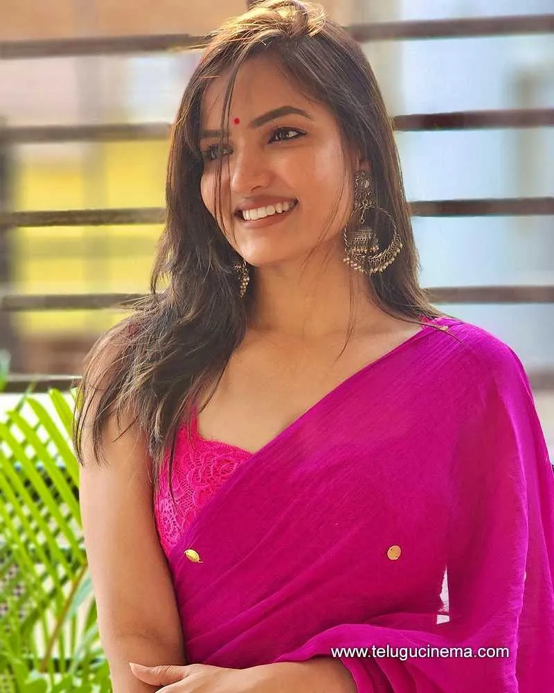 Siri Stills 010424 01