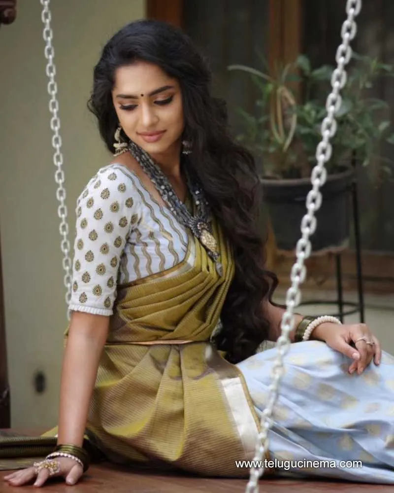 Divya Sripada’s pose on a swing | Telugu Cinema