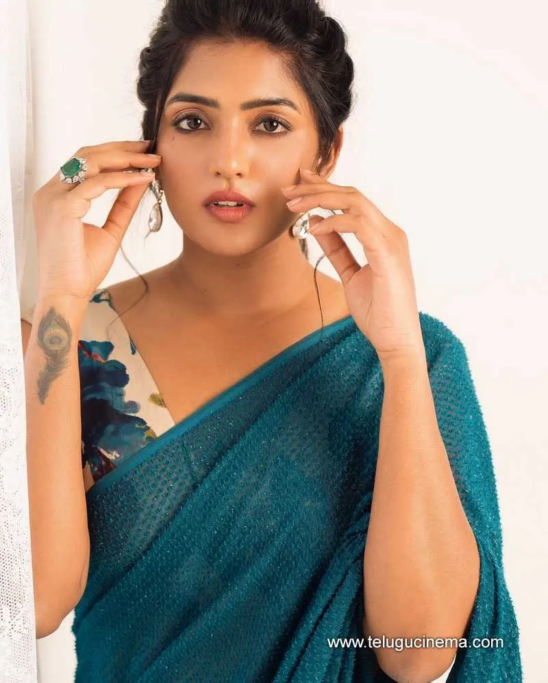 Esha Rebba feels Saree vibe everyday | Telugu Cinema