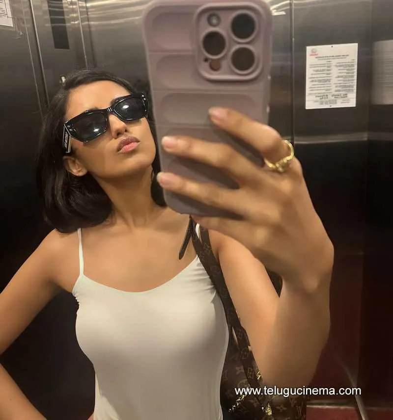 Malvika Stills 170524 01
