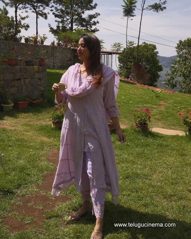 Nivetha Stills 160524 01