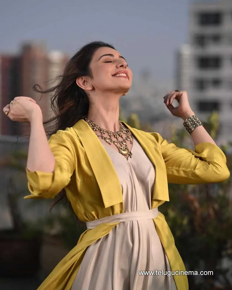 Rakul Stills 030524 03