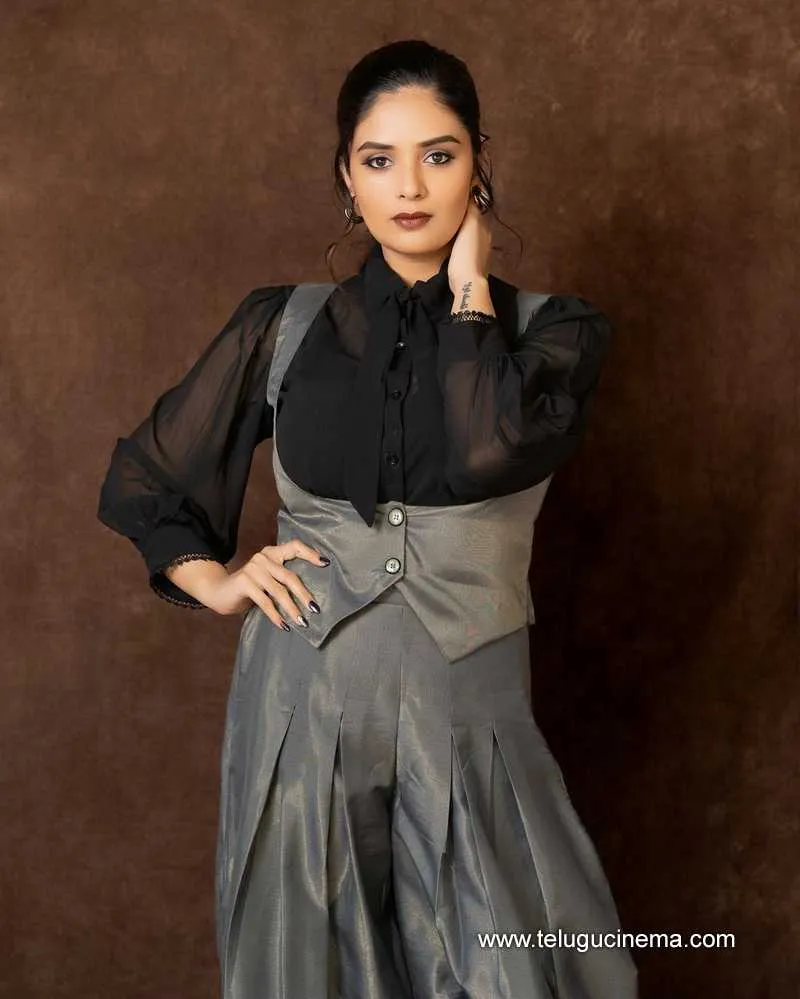Sreemukhi Stills 280524 01