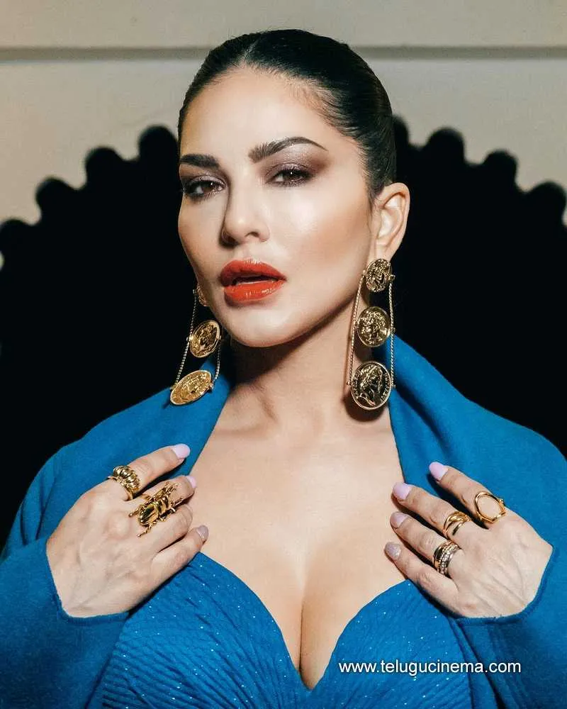 Sunnyleone Stills 170524 01
