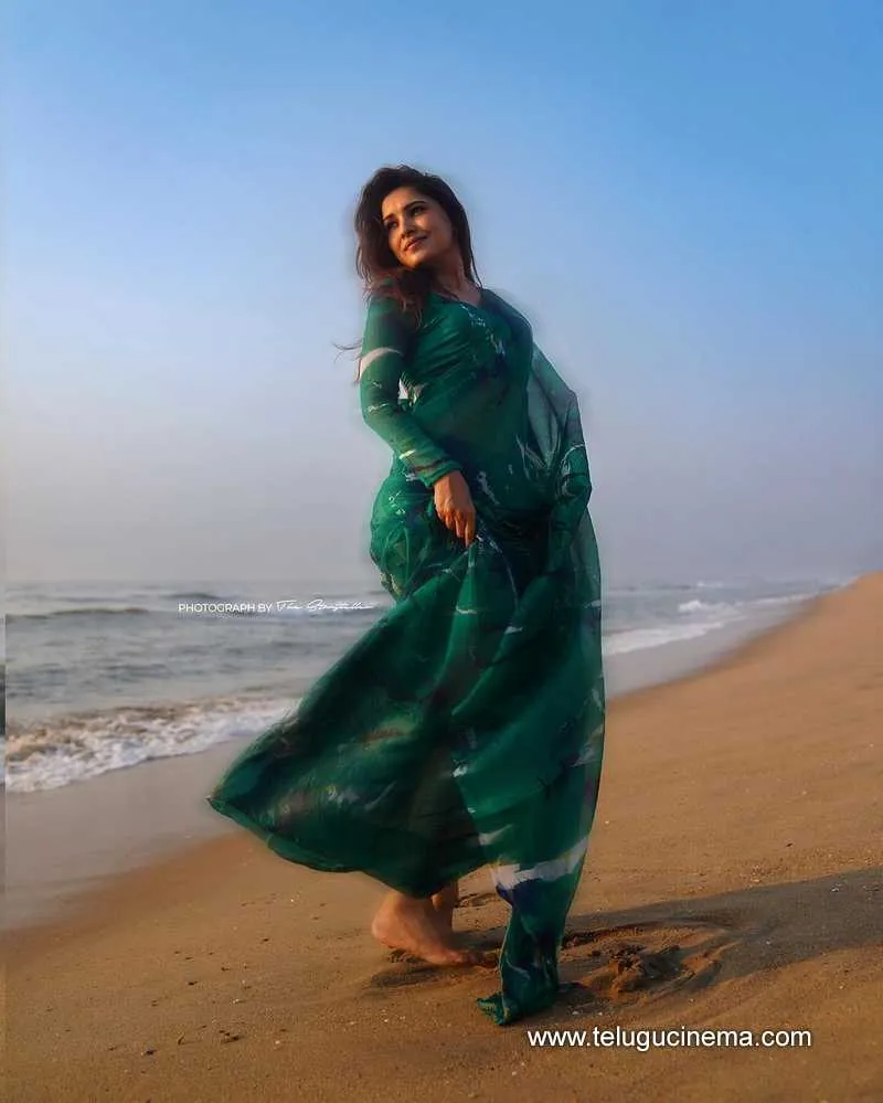 Vani Bojan poses in Saree at a beach | Telugu Cinema