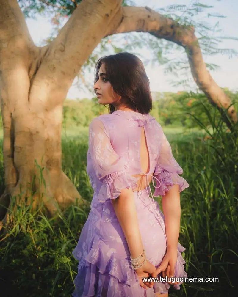Ayesha Stills 240624 01