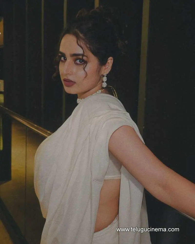 Ayeshahan Stills 060624 01