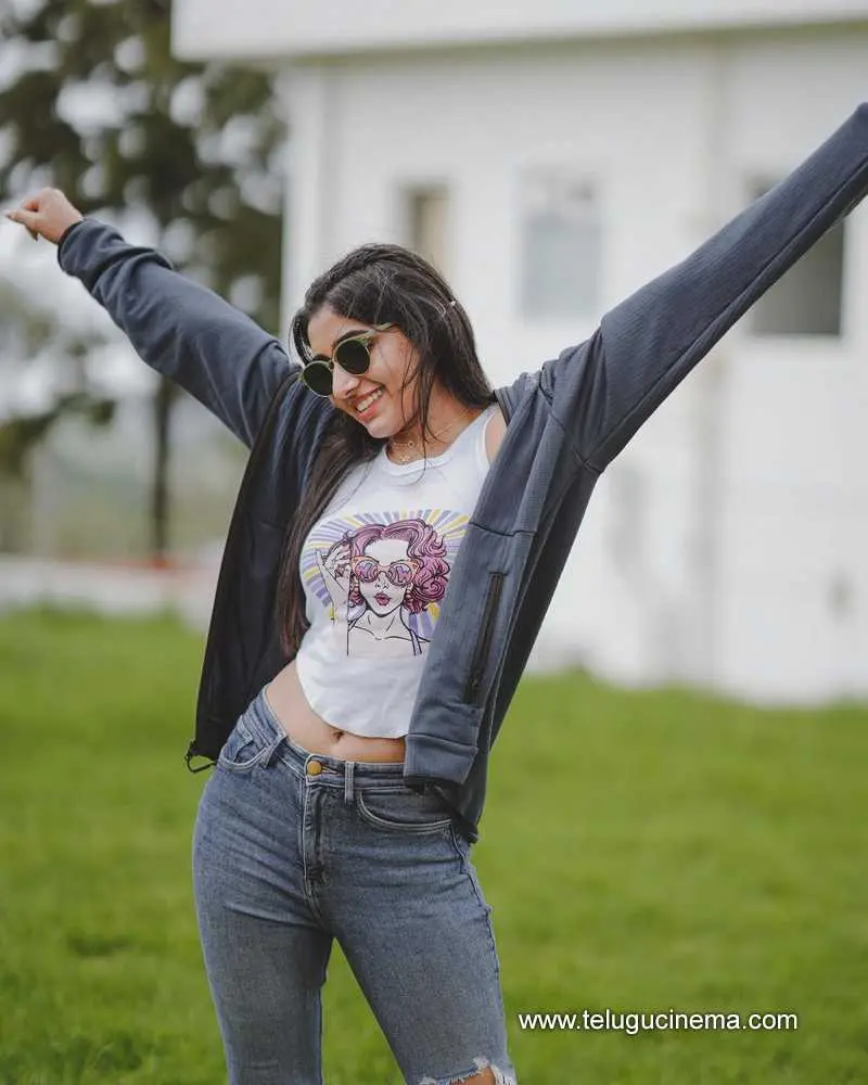 Mirrna Stills 120624 01