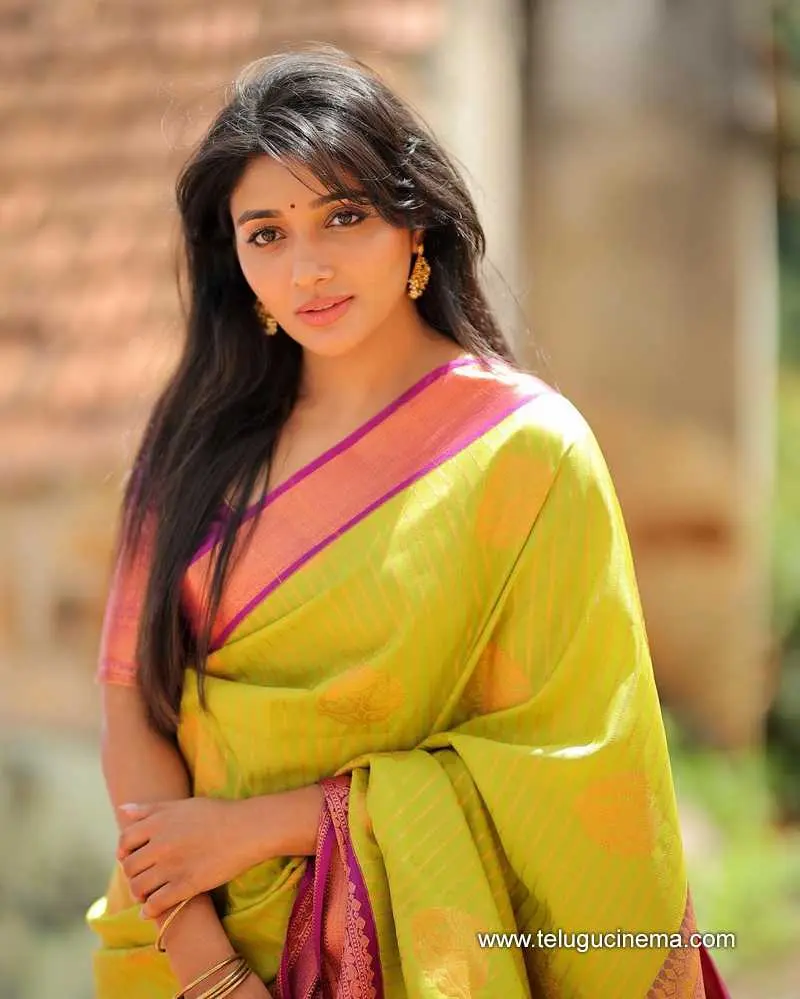 Mirrnaa Stills 200624 01